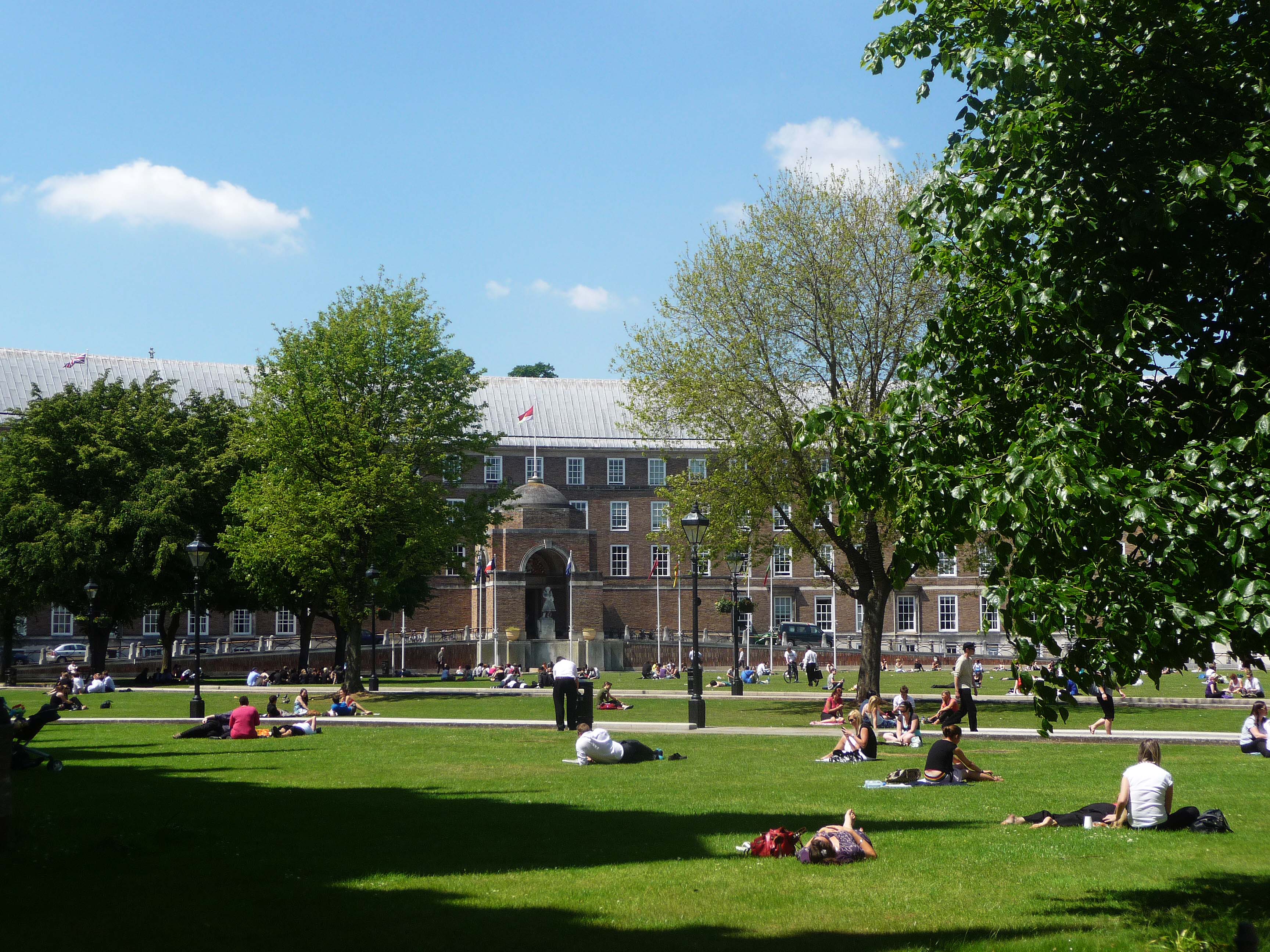College_Green_and_Council_House – copia