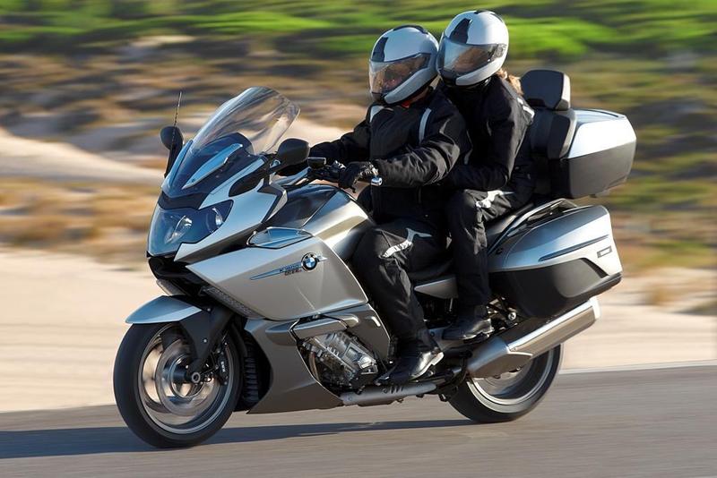 Las mejores motos para viajar con tu media naranja