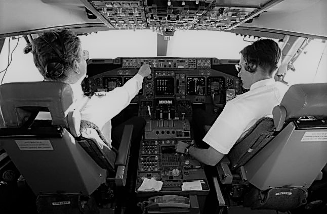 Significant number of Ryanair pilots reject bonus offer -source