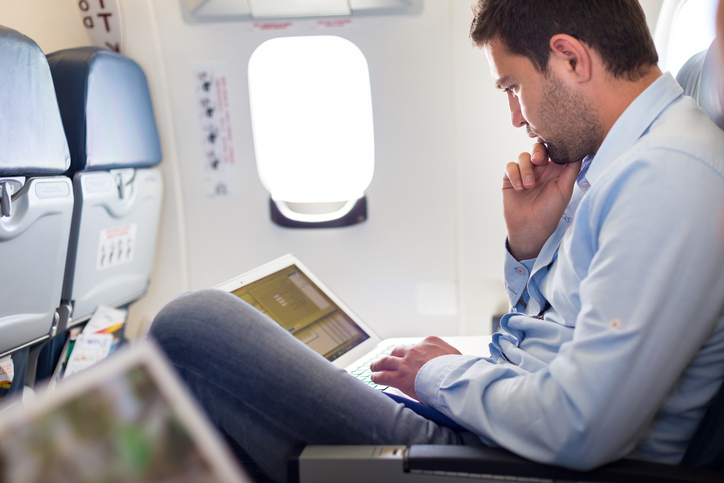 ¿Sabes cuáles son las compañías aéreas que ofrecen WiFi gratis a bordo?