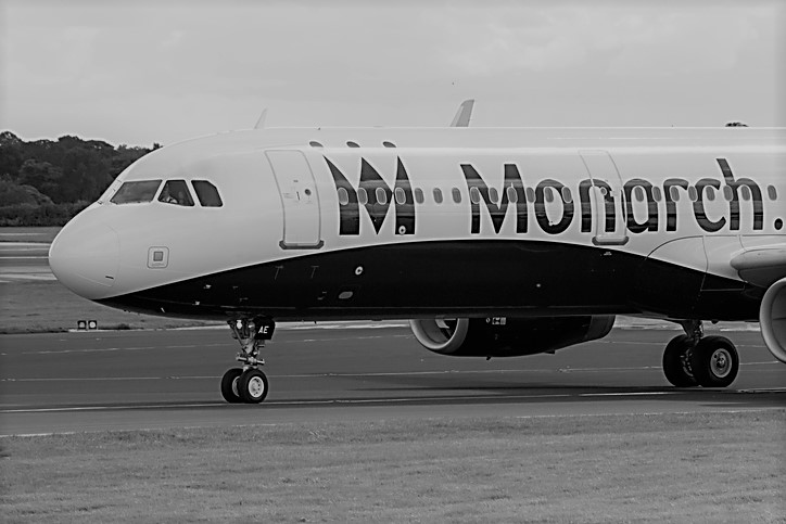 AESA vigilará en los aeropuertos que Monarch respeta el derecho del pasajero