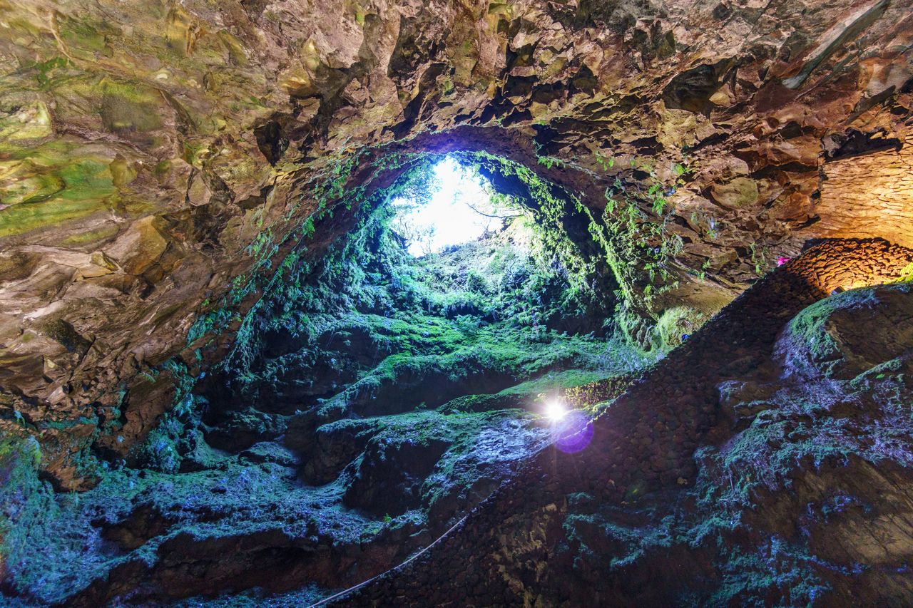 Subterranean paradises and underground tourism