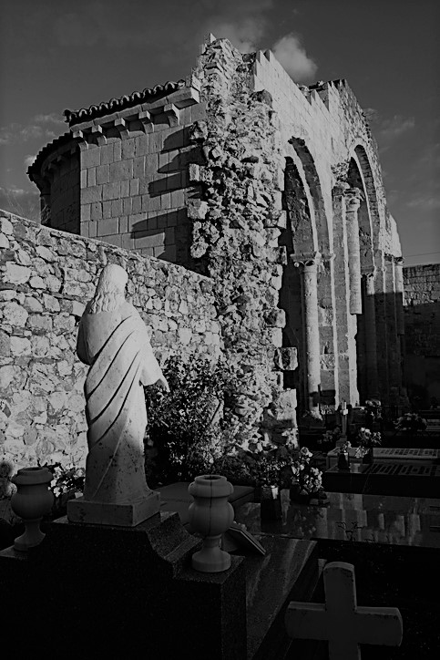 Tres patios románticos del cementerio de Guadalajara, de Interés Patrimonial
