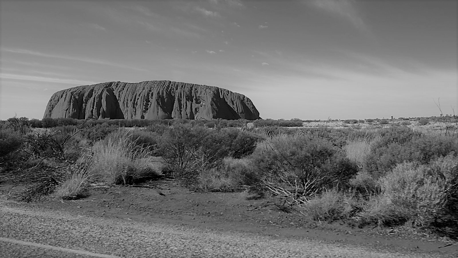Australia prohibirá subir el monte sagrado aborigen Uluru en 2019