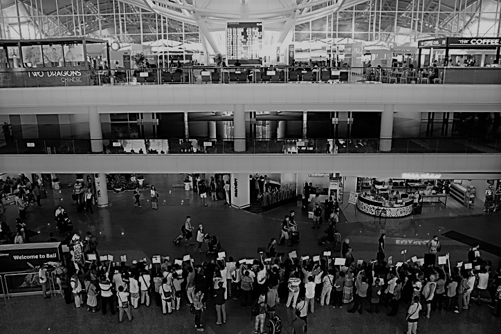 Cierra el aeropuerto de Bali ante el riesgo de una gran erupción volcánica
