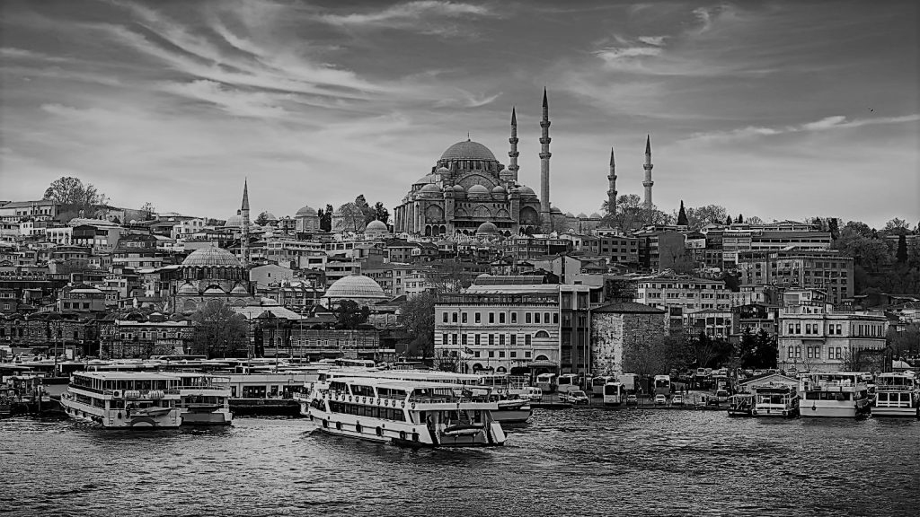 Londres, Estambul y Barcelona son las ciudades donde los turistas más gastan