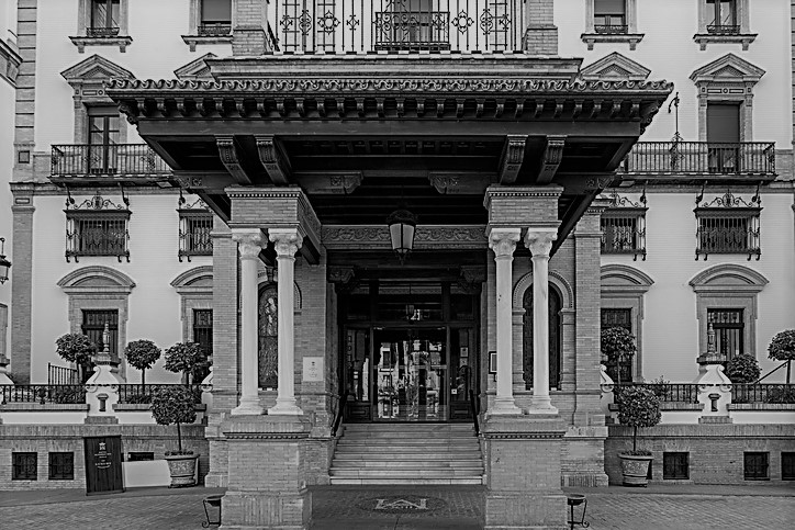 Hoteles de Sevilla ofrecen rebajas para evitar el coche tras las comidas de Navidad
