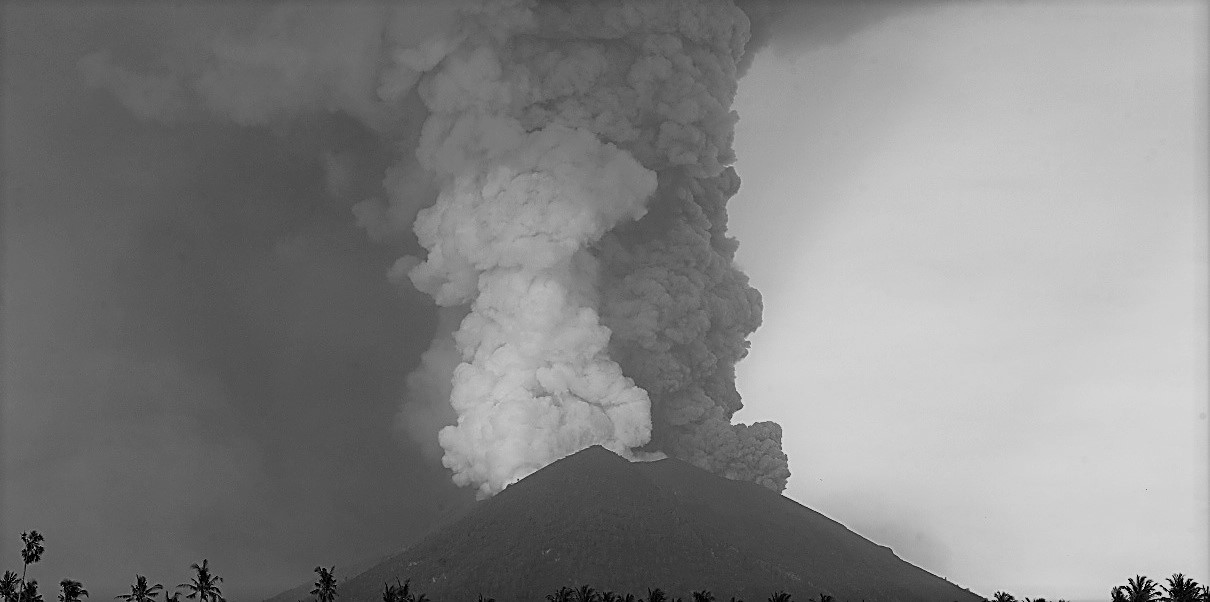 Balinese offer prayers as rumbling volcano threatens tourism lifeblood