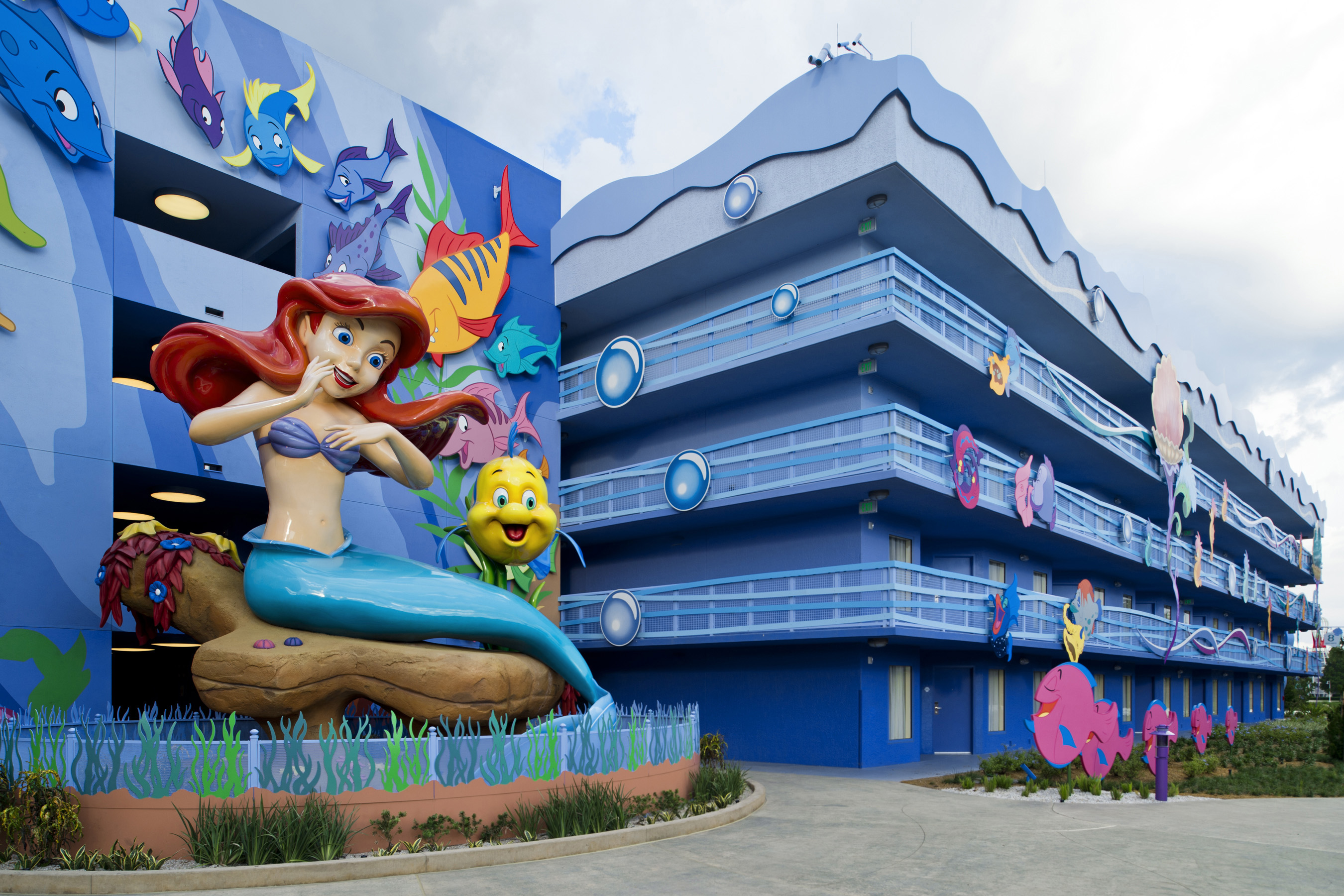 Отель дисней. Курорт Уолта Диснея. Disney's Art of animation Resort. Дисней Уорлд отель. Здание Дисней.