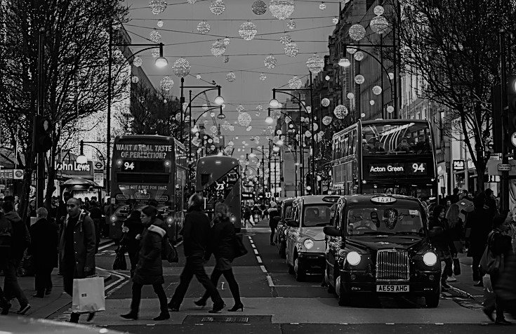 Pound’s fall boosts London’s appeal to tourists
