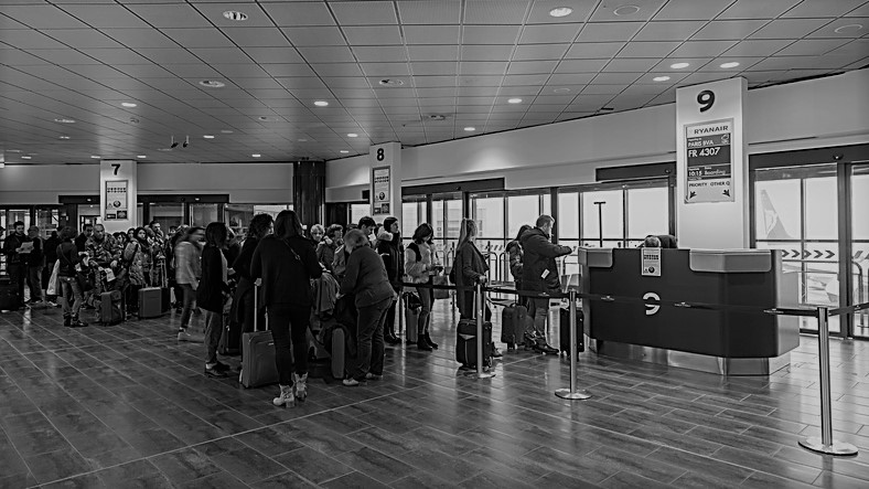 Italia abre expediente a Ryanair por no informar de derechos tras cancelación