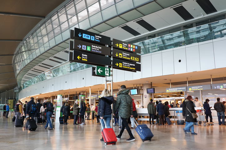 American, Delta Air to revive deal to fly stranded passengers
