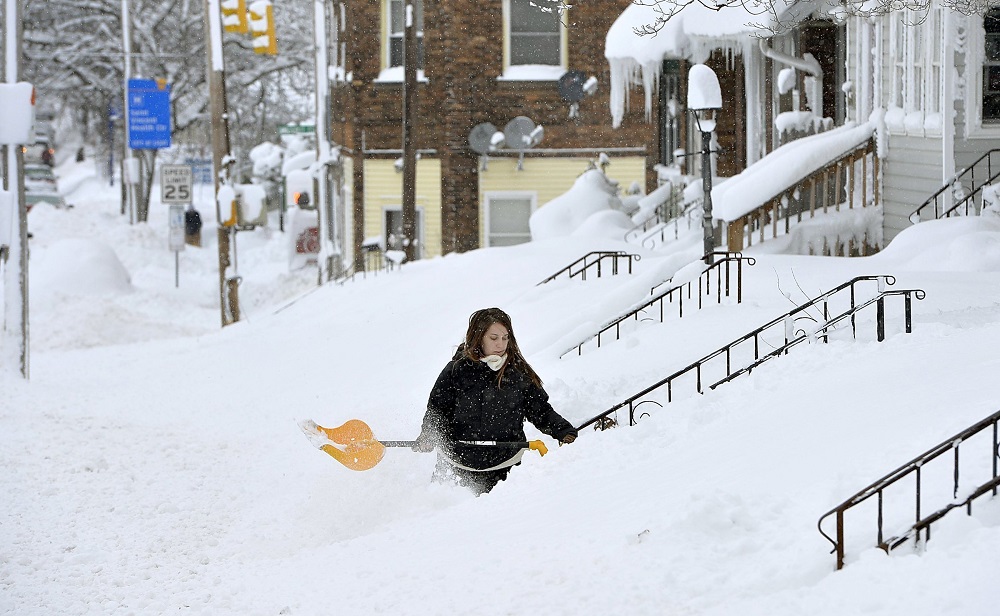 Blizzard pounds U.S. Northeast as snow sweeps across South