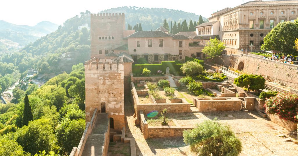 Nuevo bono facilitará acceso a Alhambra a turistas que pernocten en Granada