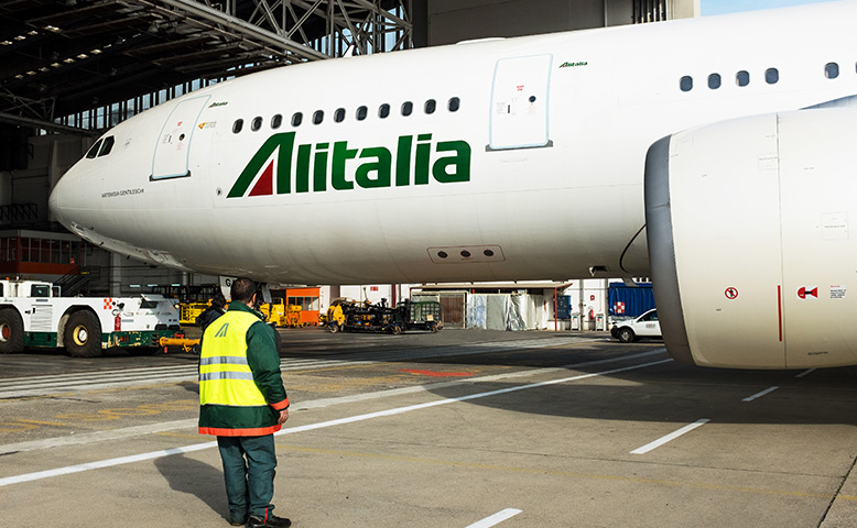 Alitalia forecasts 2018 sales rise, helped by new routes