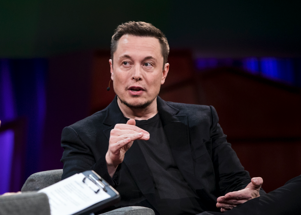 SpaceX Falcon Heavy poised for debut test launch, with Tesla Roadster payload