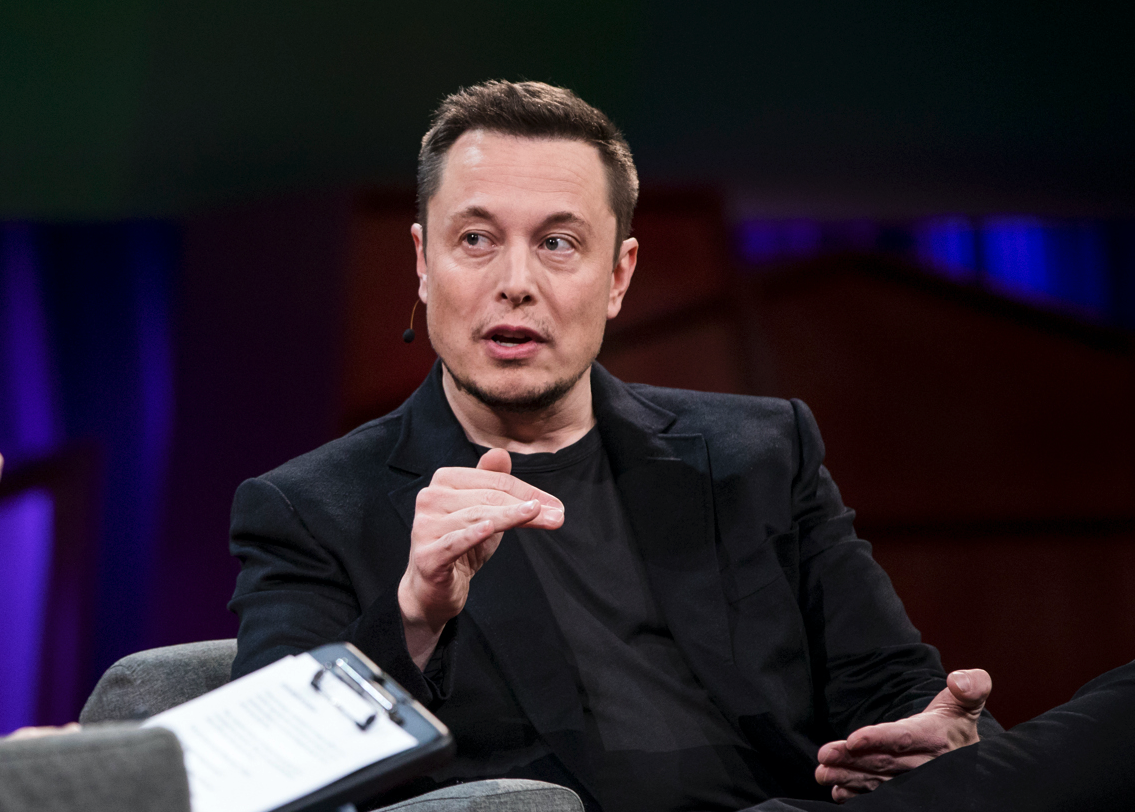 SpaceX Falcon Heavy poised for debut test launch, with Tesla Roadster payload