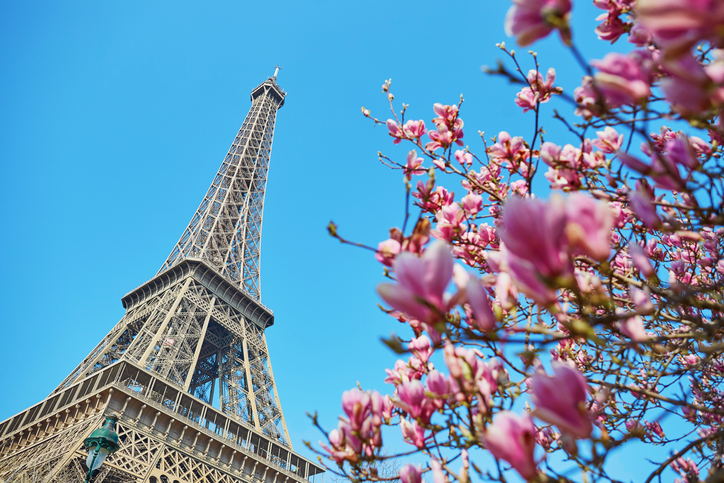 Paris tourism shakes post-attack lull to record decade-best 2017