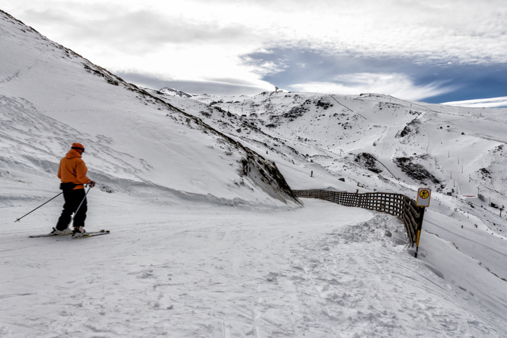 Empresarios de Sierra Nevada anuncian despidos si continúa la huelga en remontes