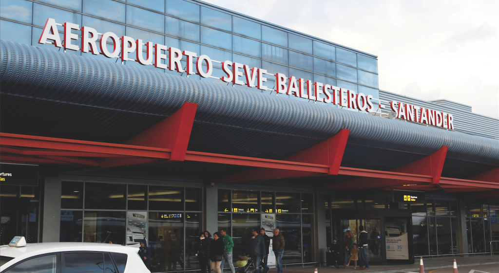 De la Serna: 6,6 millones para el aeropuerto de Santander ayudará a aumentar rutas