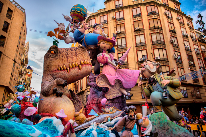 Valencia enfila el final de Fallas rozando el lleno y con el tiempo cambiante