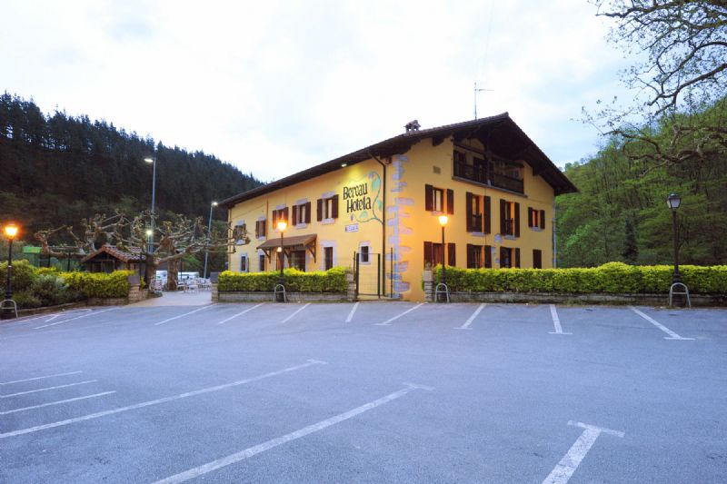 Sello de calidad identificará a hoteles navarros que pagan bien a sus empleados