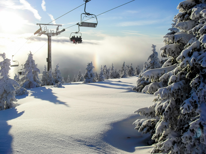 El frío de marzo supedita las escapadas de Semana Santa pero impulsa al esquí