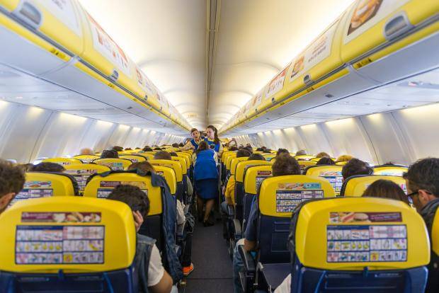 Ryanair convoca a USO a negociar el primer convenio de tripulantes de cabina