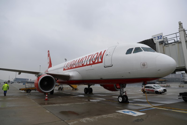 Ryanair target Laudamotion dumps Zurich flights due to plane shortage