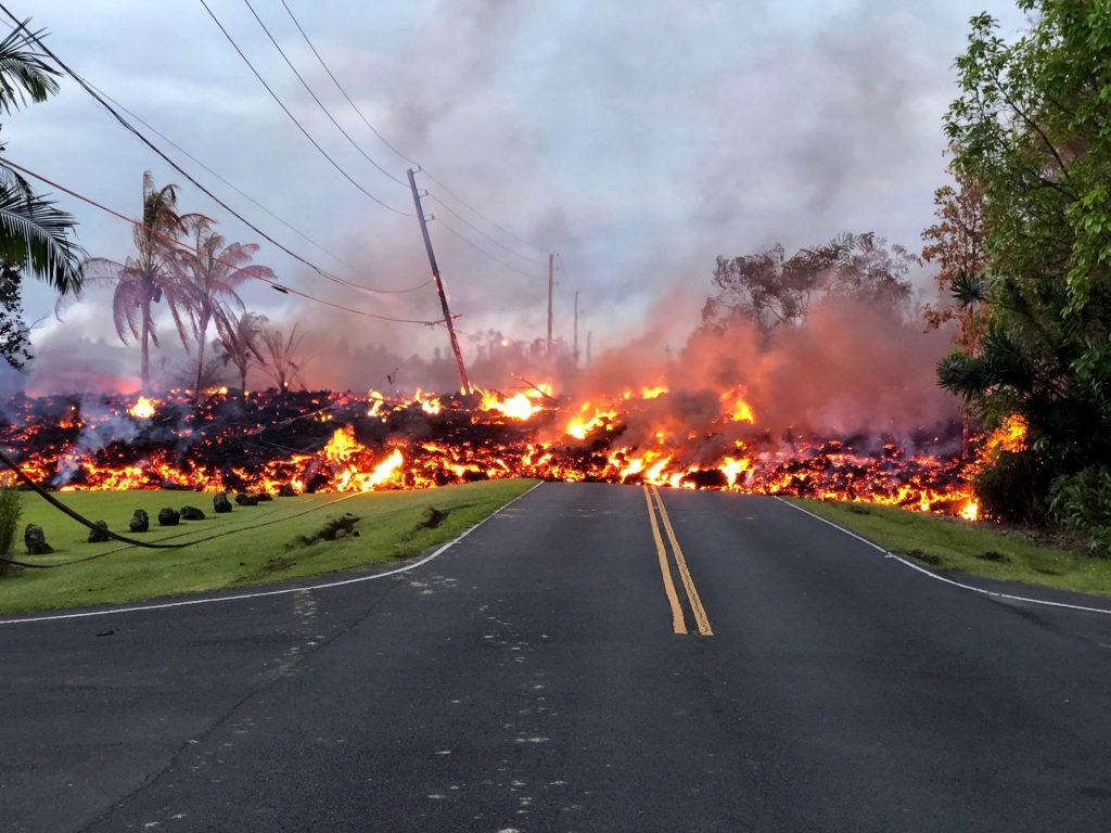Ash cloud from Hawaii volcano sparks red alert for aviation