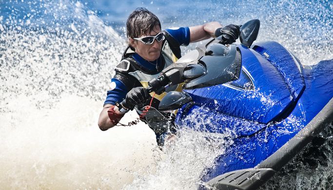 Beneficios de conducir motos acuáticas, una actividad bien completa.