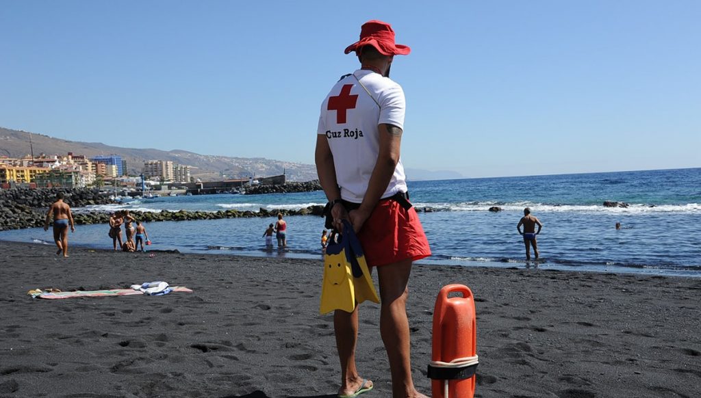 Unos 1.500 profesionales atenderán este verano 290 playas de 17 provincias