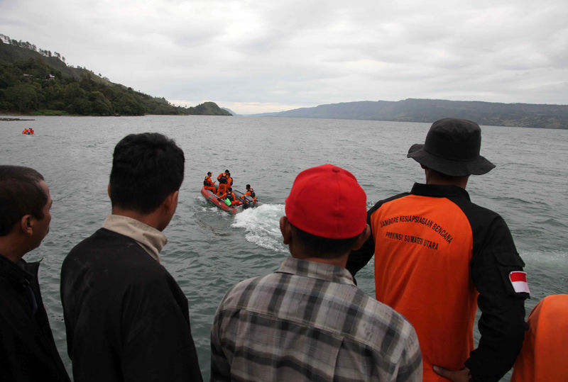 Rescuers battle high waves in search for Indonesia ferry survivors