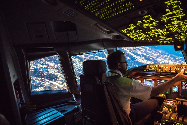 Iberia alerta del caos que puedan causar en verano más paros de controladores