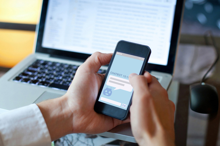 Tres diferencias clave entre chatbots y asistentes virtuales