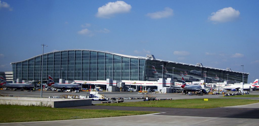 Heathrow Airport passport queues reached two-and-a-half hours in July-data