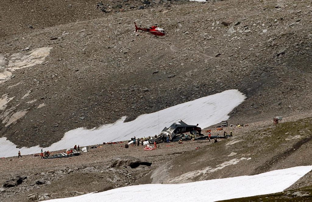 Twenty killed in plane crash in Swiss Alps