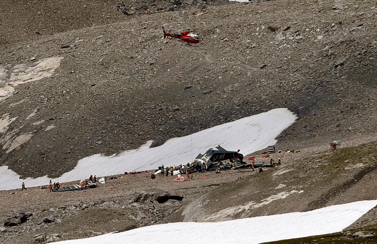 Twenty killed in plane crash in Swiss Alps