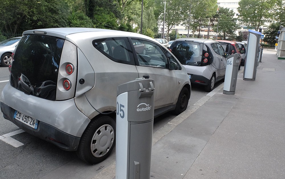 París echa el telón a su servicio de coches eléctricos que retomará Renault