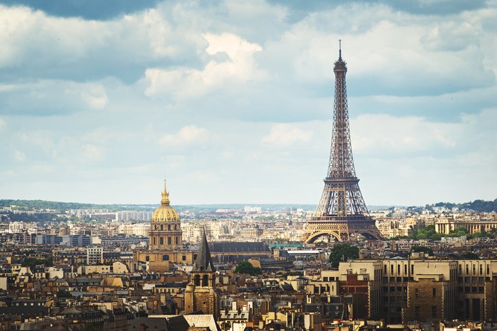 Lift switch + heatwave = Eiffel Tower queue frustration