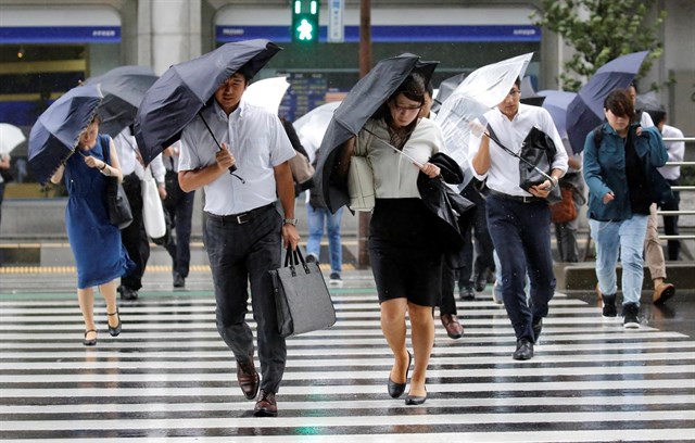 Más de 250 vuelos cancelados en Japón por el fuerte tifón Shanshan