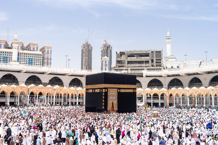 Muslims begin annual haj pilgrimage amid heavy rains