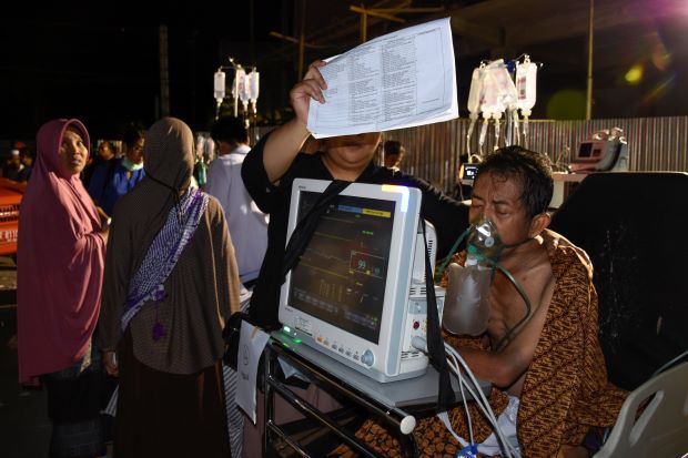 Tourists flee Indonesia’s Lombok island after quake kills 91