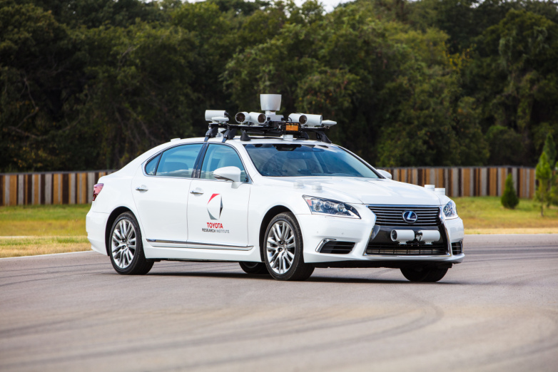 Toyota to invest $500 mln in Uber for self-driving cars