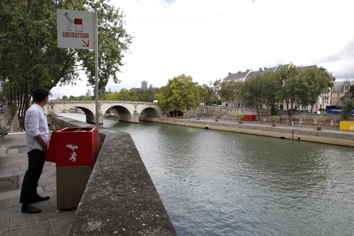 Paris residents peeved at very public eco-friendly urinals