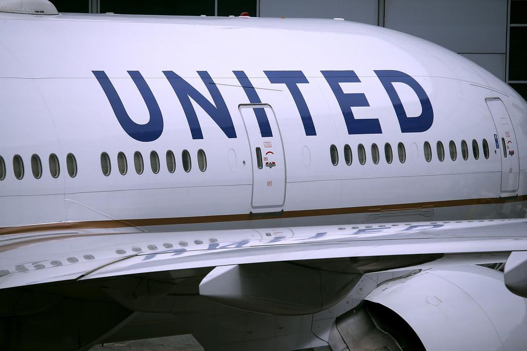 United Continental raises fees for checked bags on certain routes