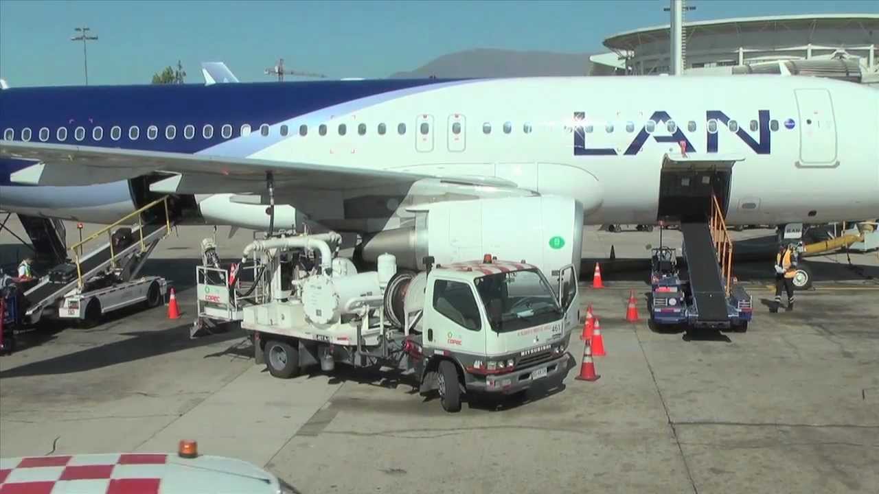 Airline fuel efficiency improves but lags industry goals