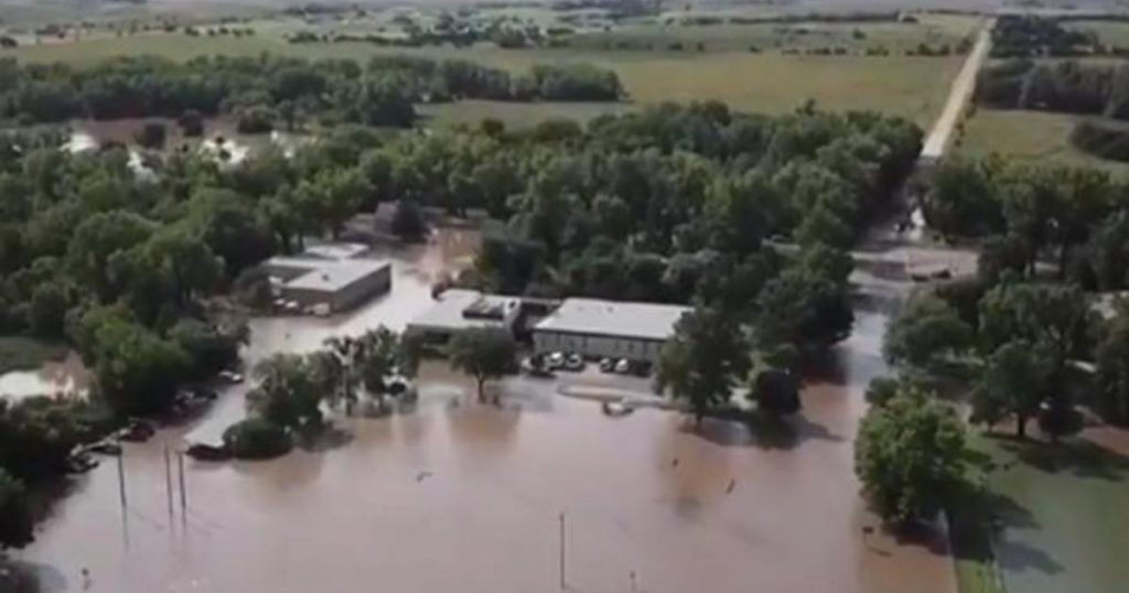 Storm Gordon hits near Alabama-Mississippi border, seen weakening