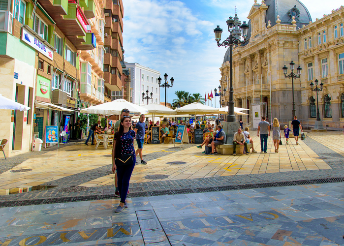 Julio marca la mayor caída de turistas en 8 años (4,9%) sin afectar al gasto