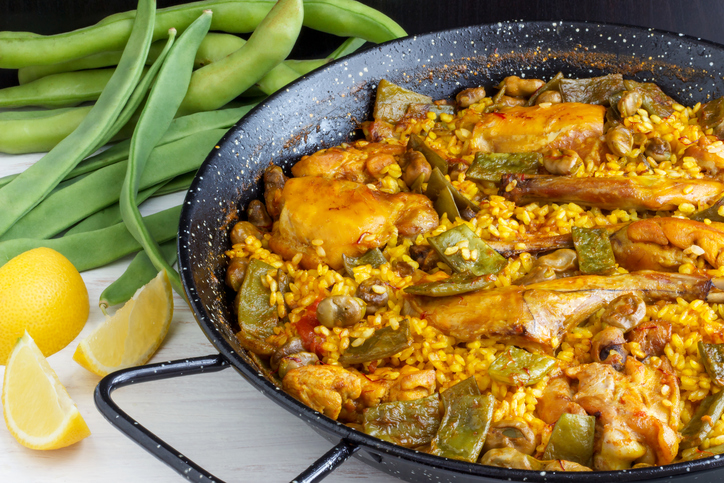 Valencia celebra, cocina y comparte su famosa paella con el resto del mundo